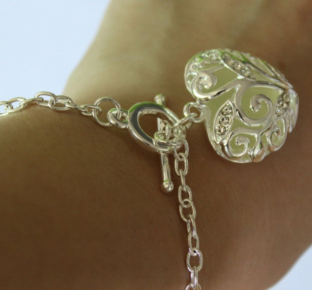 Heart Shaped Pendant Bracelet (glow-in-the-dark)