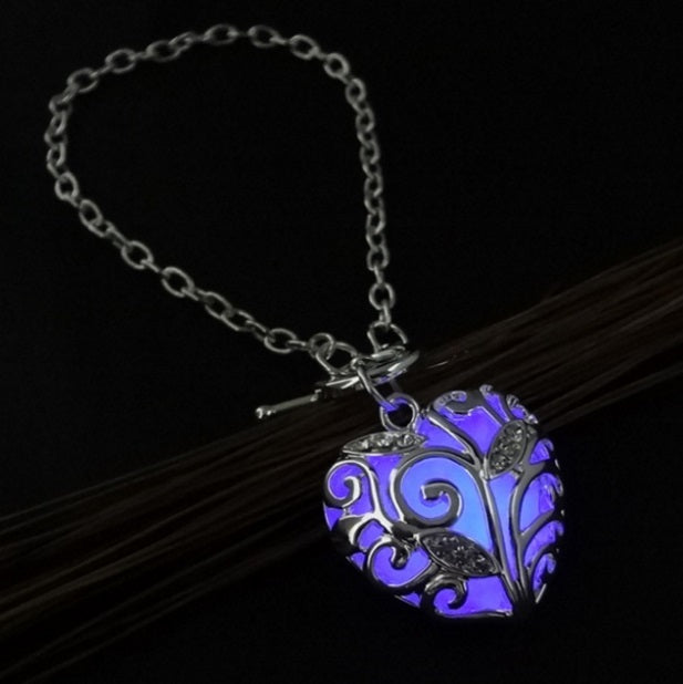 Heart Shaped Pendant Bracelet (glow-in-the-dark)
